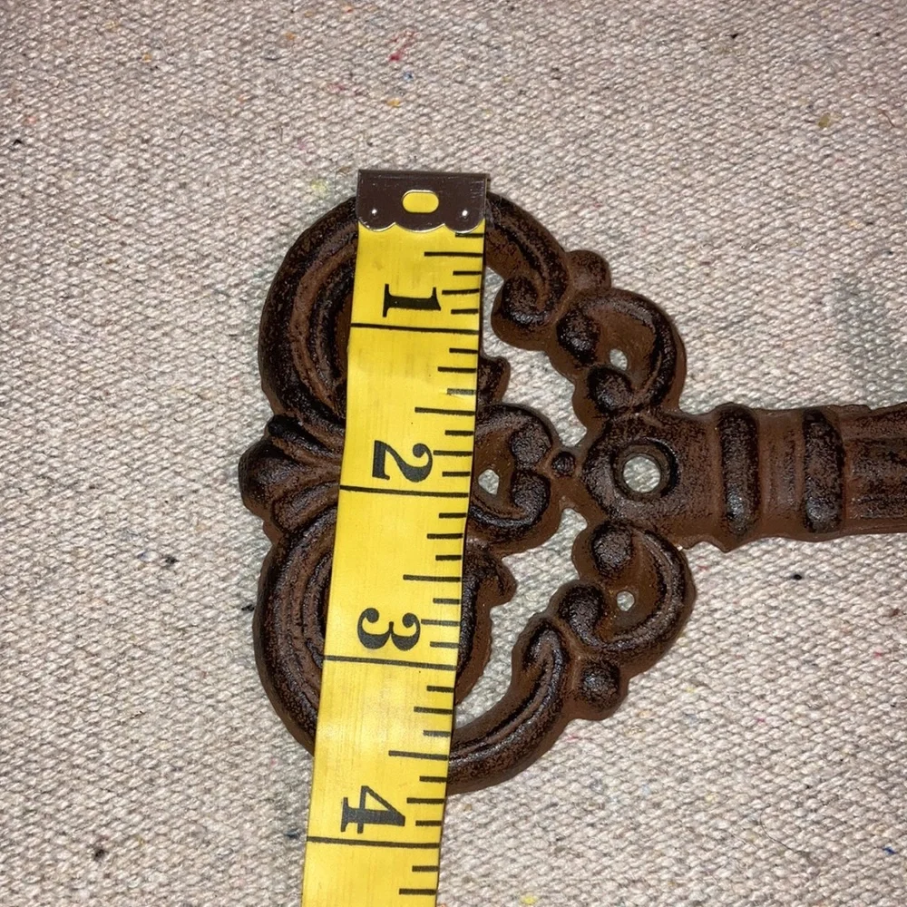 Rustic Brown Skeleton Key Shaped Holder Cast Iron Wall Mount 5 Hook Key Rack